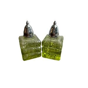 Vintage green Glass Salt and Pepper Shaker‎ Set LE Smith Diamond Cut MCM